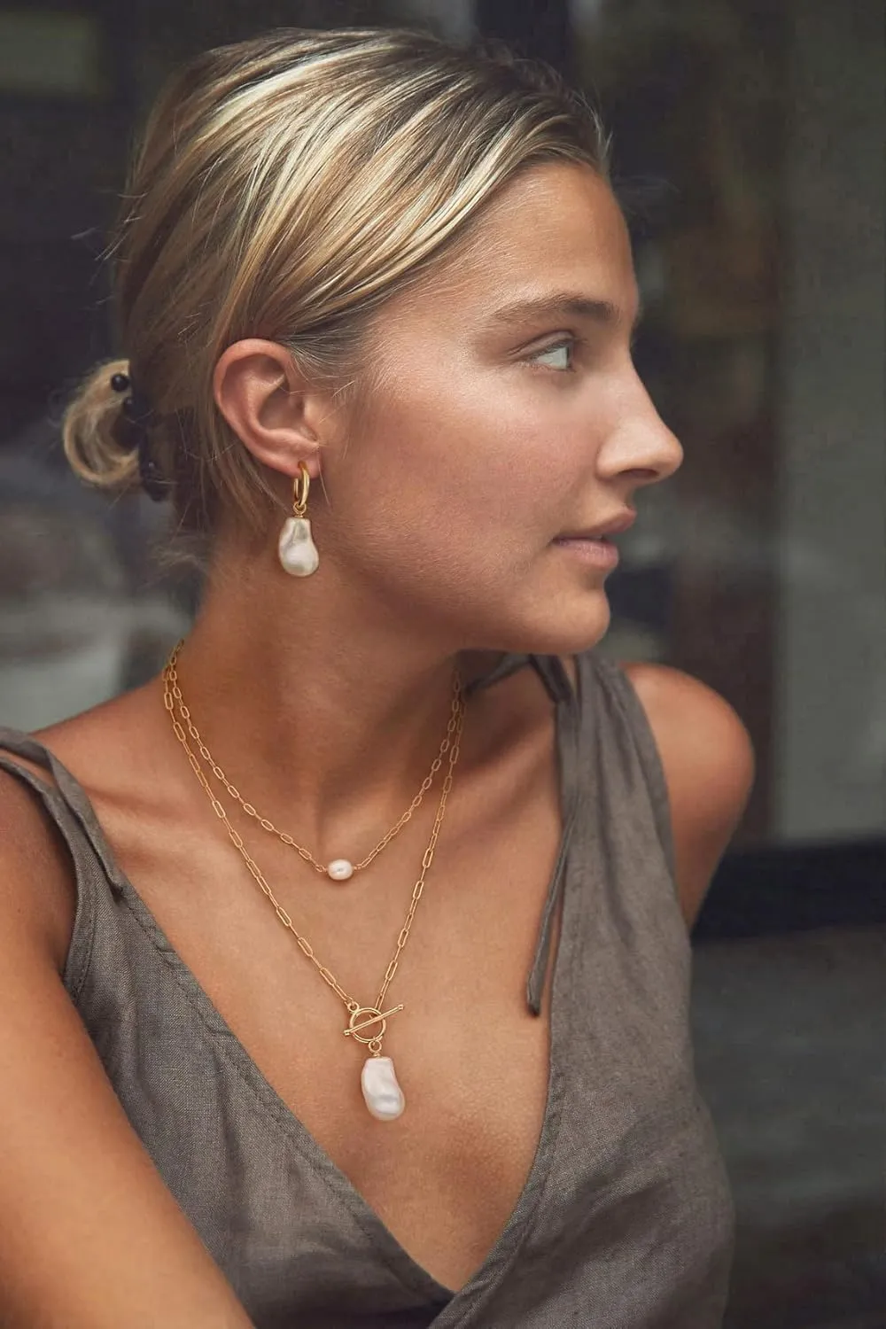 18K Gold Plated Leverback Hoop Handpicked White Shell Pearl Drop Dangle Earring for Women Minimalist Pearl Stud Ear Jewelry for Wedding Bridesmaids Gift