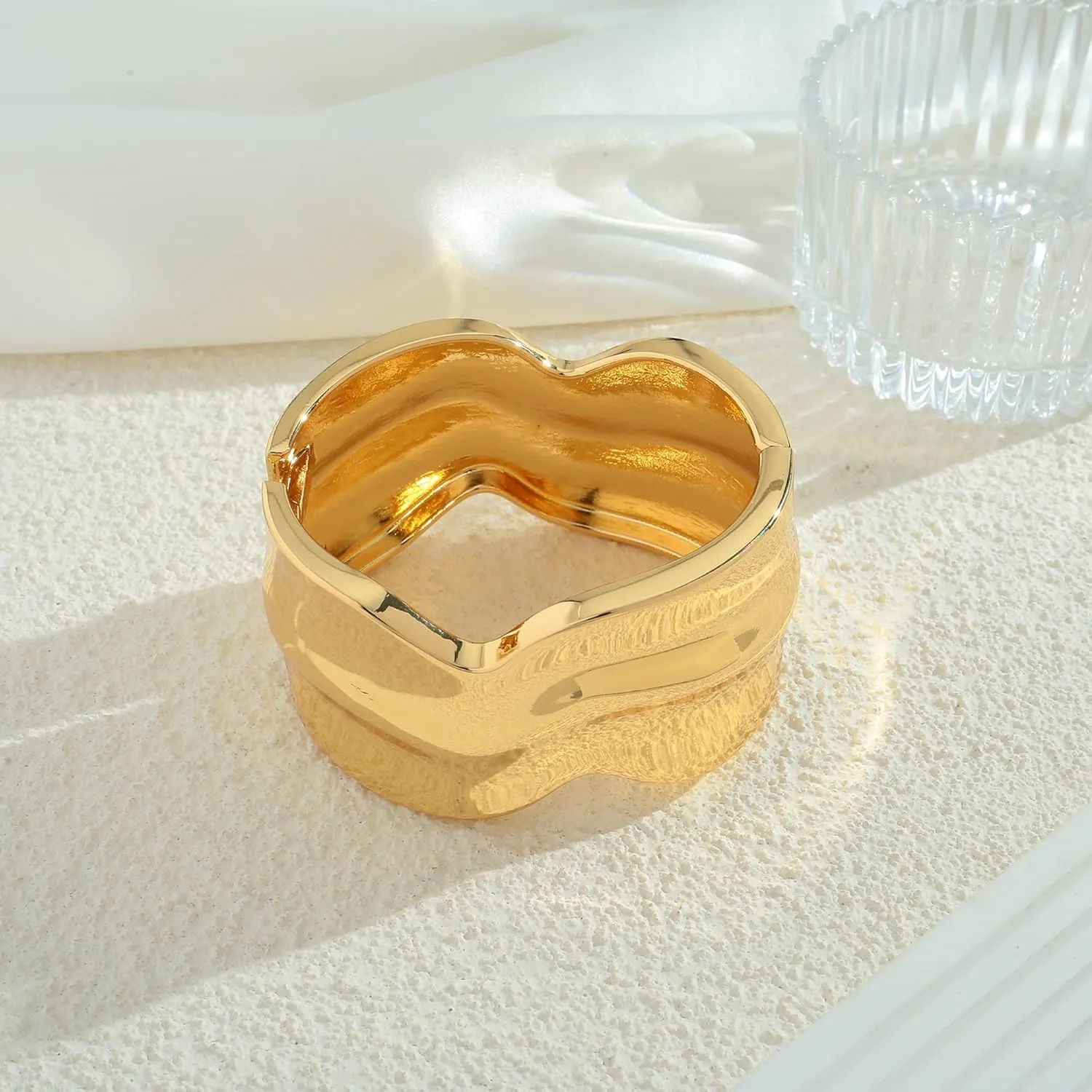 Chunky Gold Bangles Bracelet for Women Fashion Hammered Wide Cuff Bracelet Minimalist Open Wrist Cuff Bangle Gold Jewelry Accessories for Women