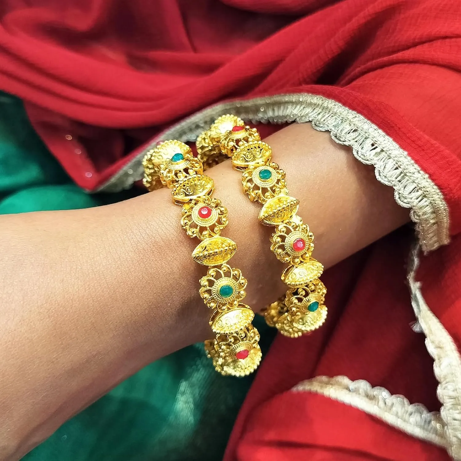 Efulgenz Gold Tone Indian Bangle Set for Women Antique Bangle Set Indian Gold Tone Crystal Floral Bangles Bracelet Indian Bridal Jewelry for Wedding Bollywood Fashion Jewelry
