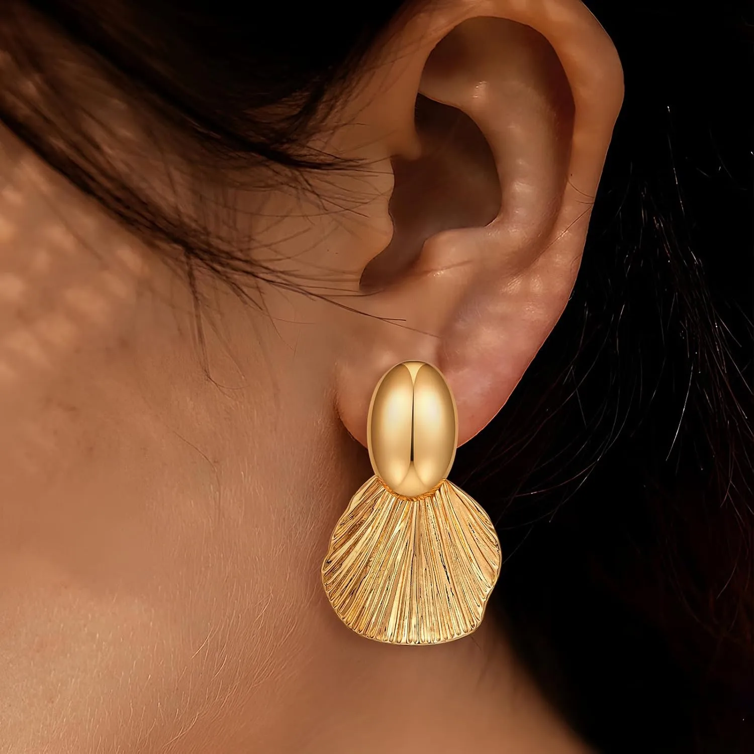 Gold Earrings Dangle Chunky Fan-shaped Earrings Shell Earring for Women Two-Tone Fashion Statement Jewelry