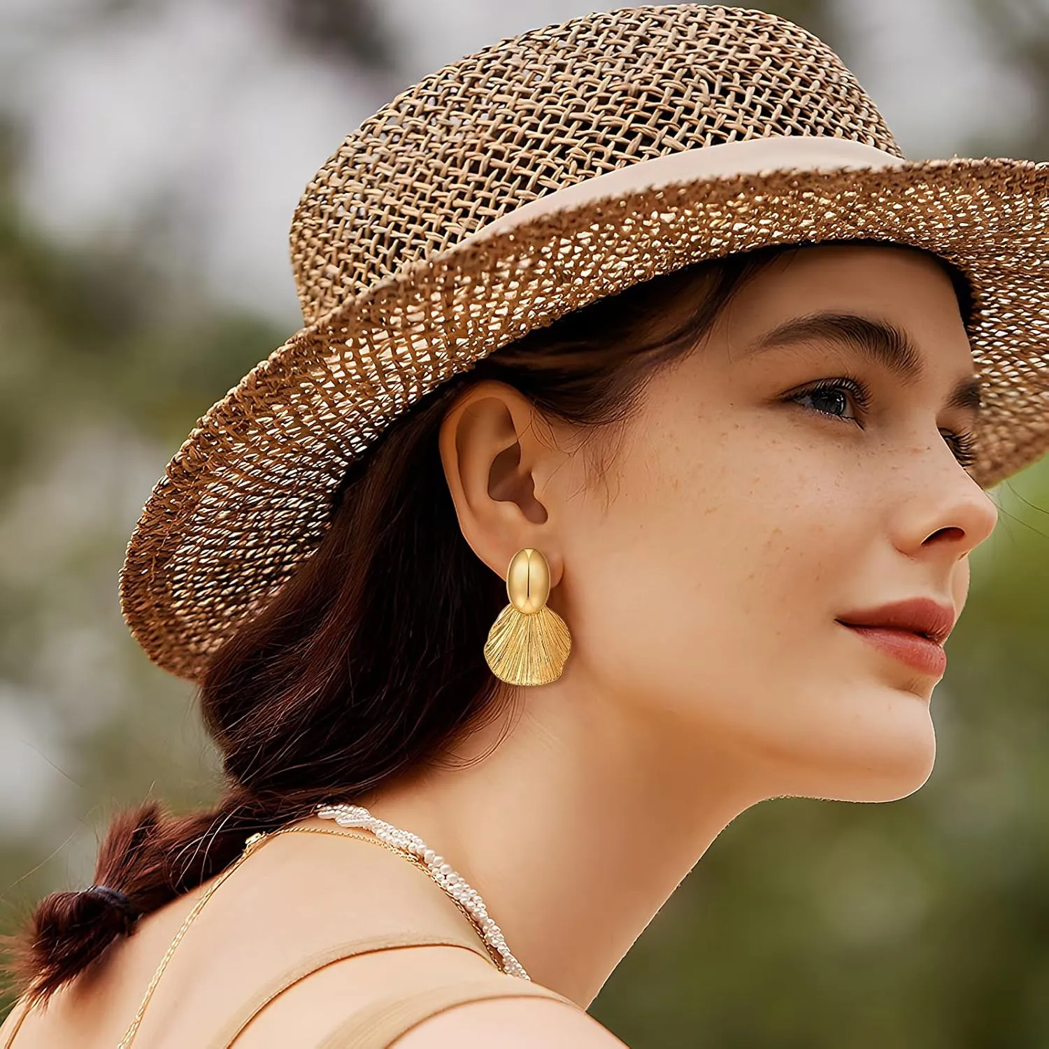 Gold Earrings Dangle Chunky Fan-shaped Earrings Shell Earring for Women Two-Tone Fashion Statement Jewelry