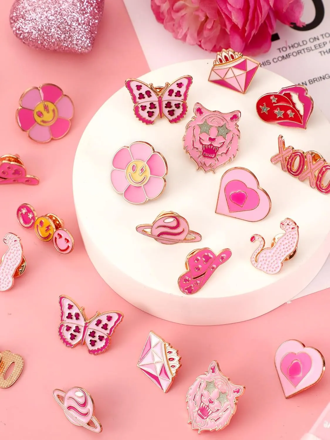 JUNEBRUSHS 28pcs Girl Pink Power Brooch Pins Pink Ribbon Lapel Pins for Women Girl Power Clothes Preppy Decorations Accessories
