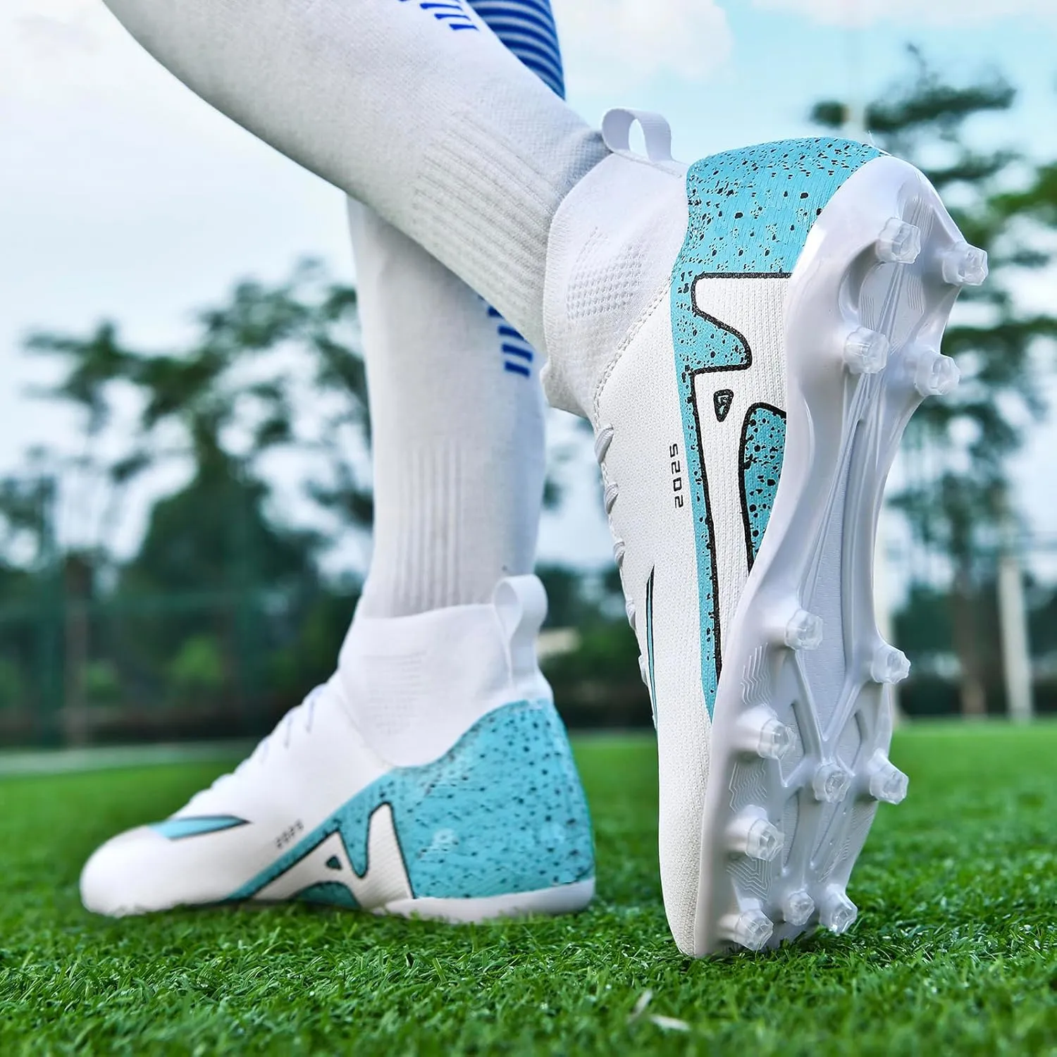 Men's Soccer Shoes High-Tops Lace-Up Non-Slip Spikes Indoor Football Futsal TF Turf Cleats