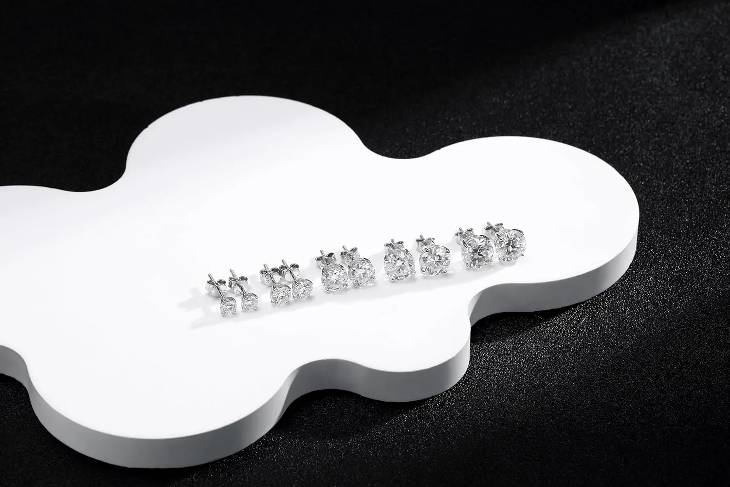 Moissanite Stud Earrings Hypoallergenic 925 Sterling Silver stud Earrings for Women Round Cut D Color VVS1 18K White Gold Plated Lab Created Moissanite Earrings for Women Men 0.3ct-2ct
