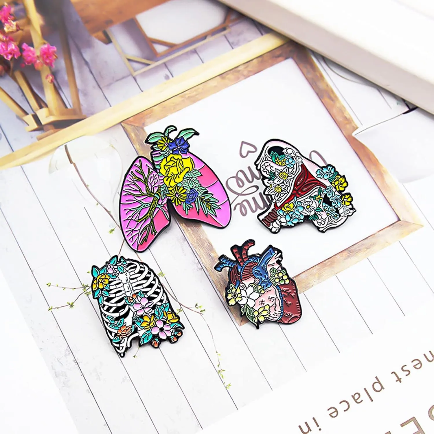 Uterus Brooch Pins Medical Ovaries Brooch Badge Lapel Pin Nurse Enamel Pins Uterine Medicine Brooches Gifts for Medical Doctor Nurse Women Graduation Student